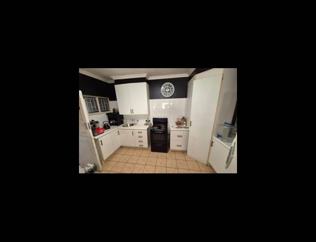 5 BEDROOM TOWNHOUSE FOR SALE IN FLORAUNA